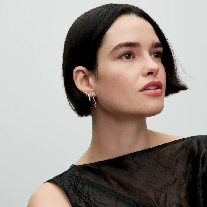 Organically V-shaped Open Hoop Earrings - Image 3