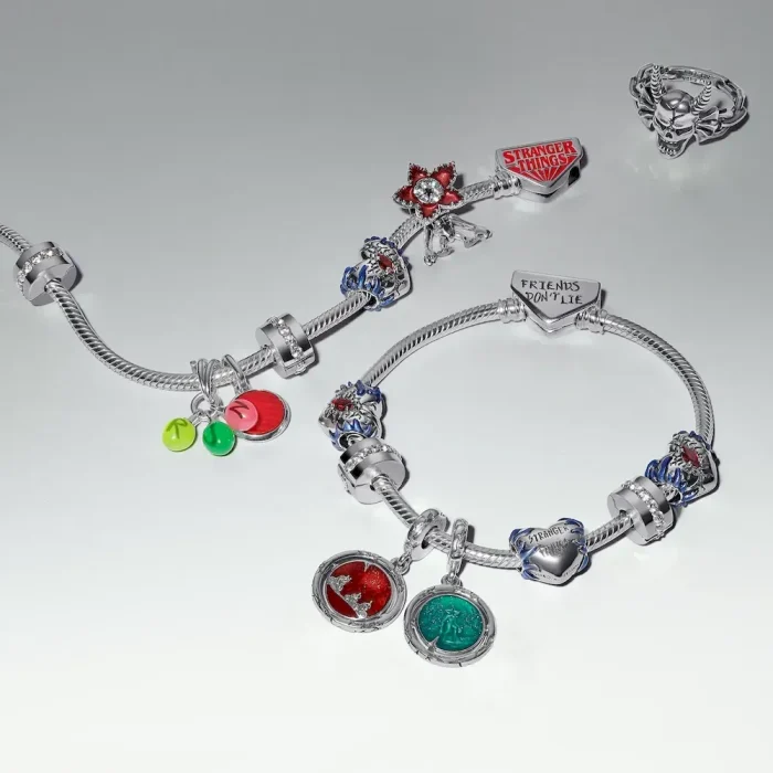 Stranger Things Clasp Snake Chain Bracelet - Image 7